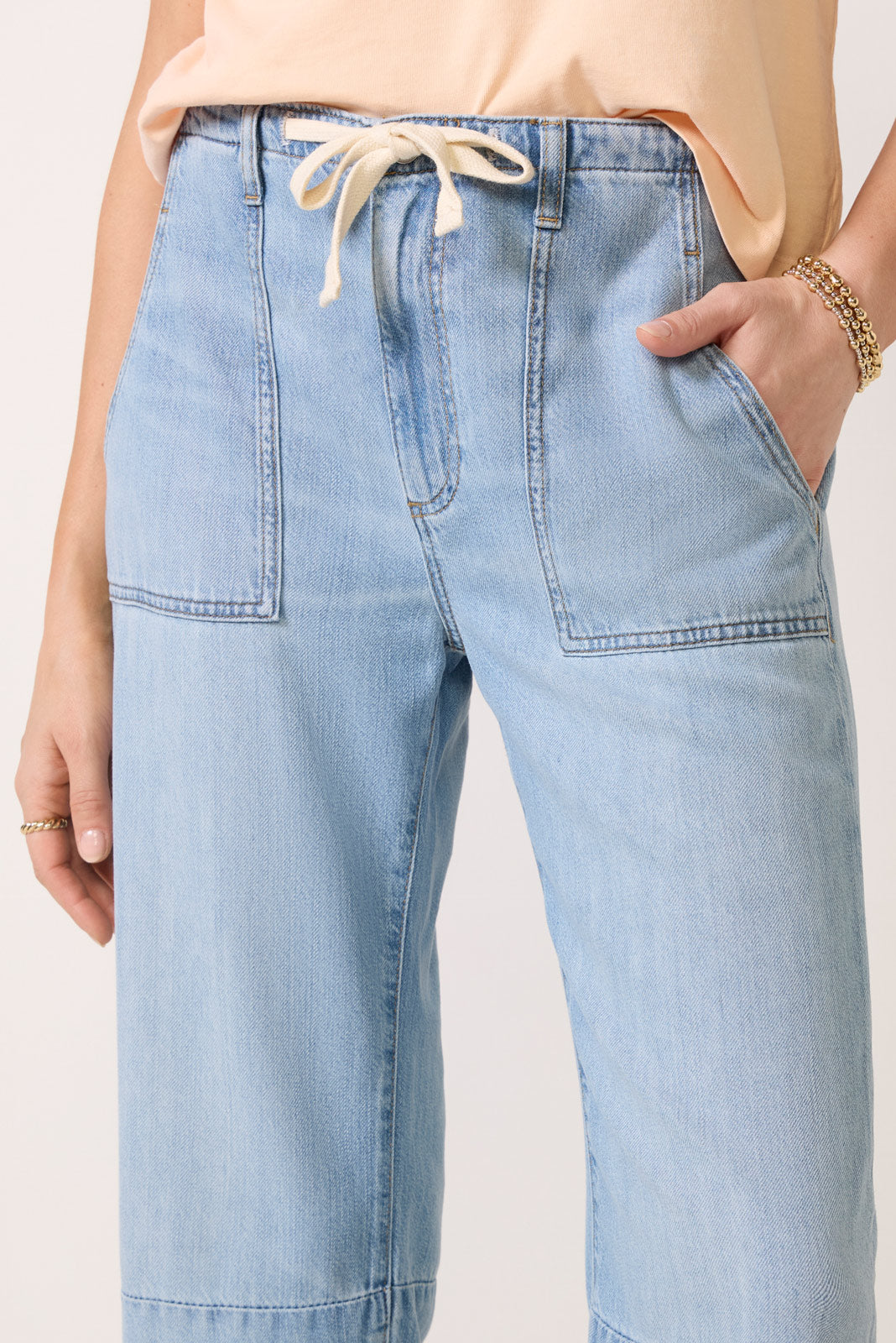 Weightless Utility Soft Barrel Jean