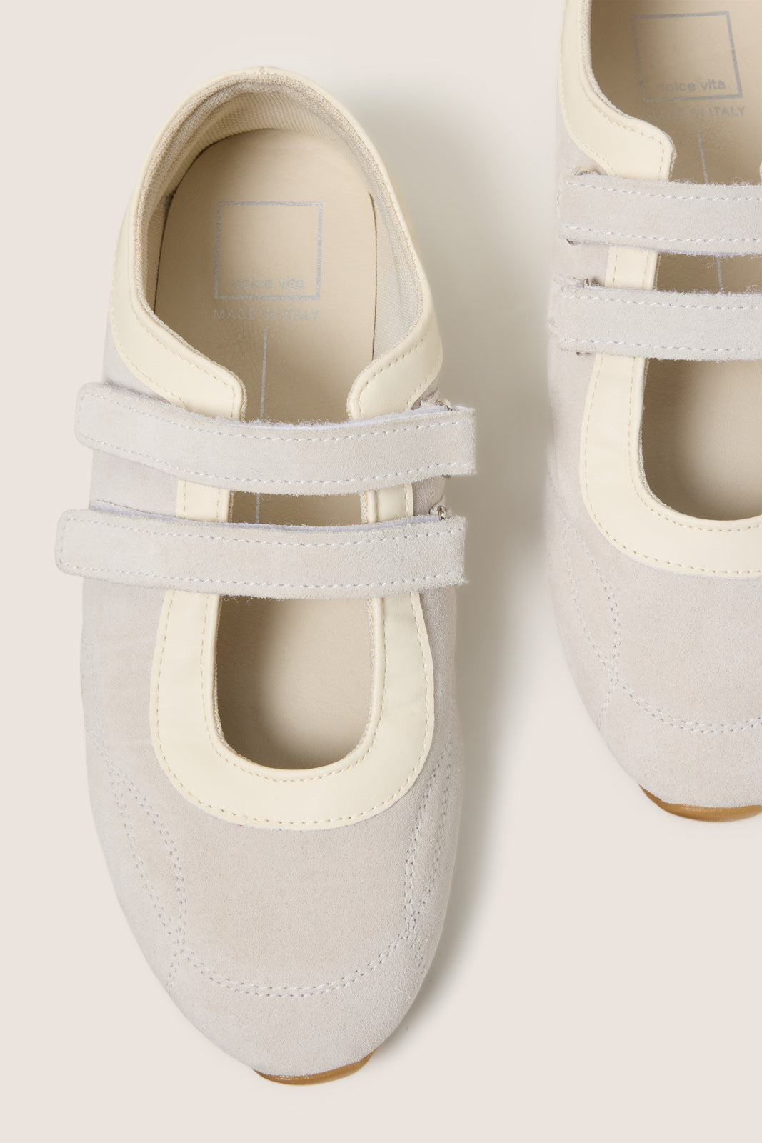 Swan Sneakerina