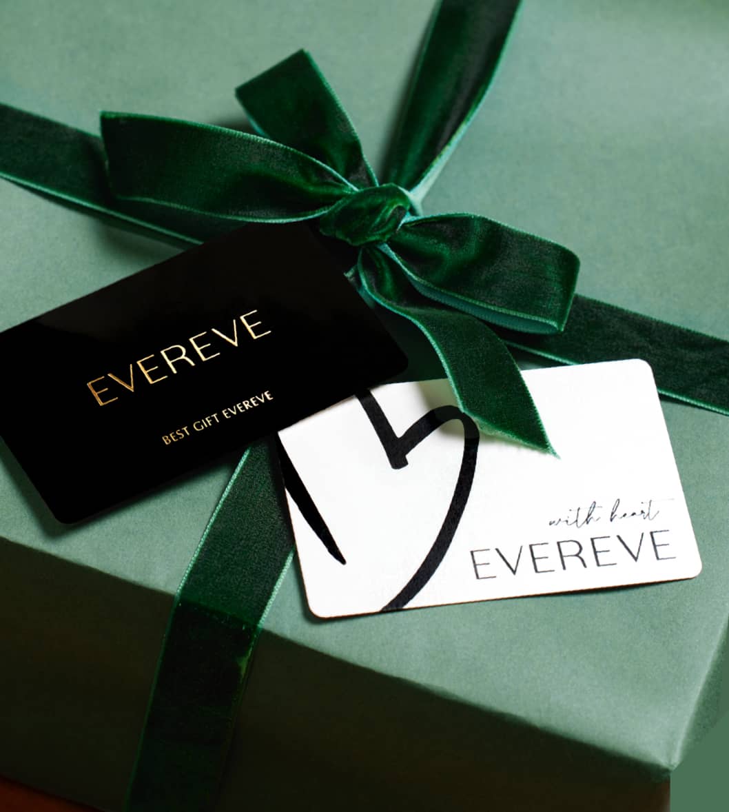 Image of an EVEREVE Gift Card on a green gift box