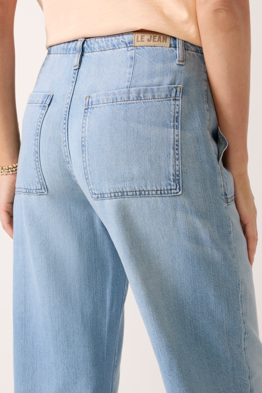 Weightless Utility Soft Barrel Jean