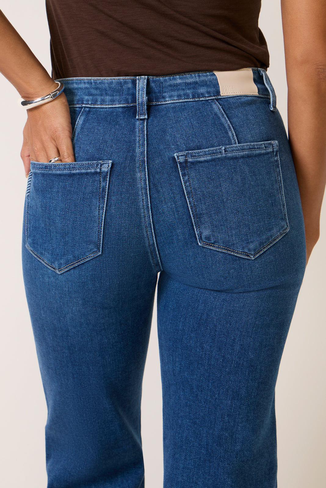 Leenah 32` w Welt Pocket